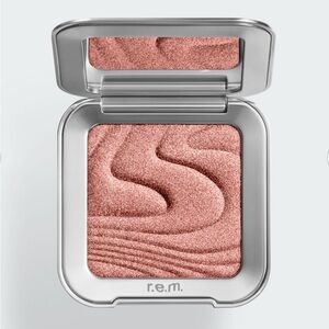 R.e.m. beauty Interstellar highlighter topper in Miss Uranus